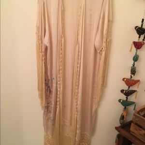 Urban Outfitters AmericanVintage EmbroideredKimono